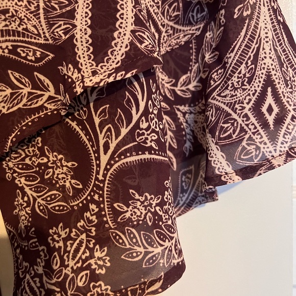 Avenue flowy dress women’s size 22/24 burgundy 3/4 sleeves with ruffles on ends - Picture 4 of 8